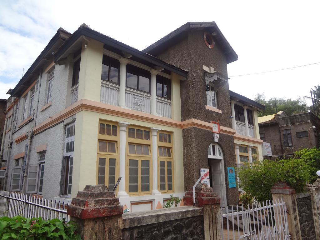 Hotel Rajmandir Pune Exterior photo
