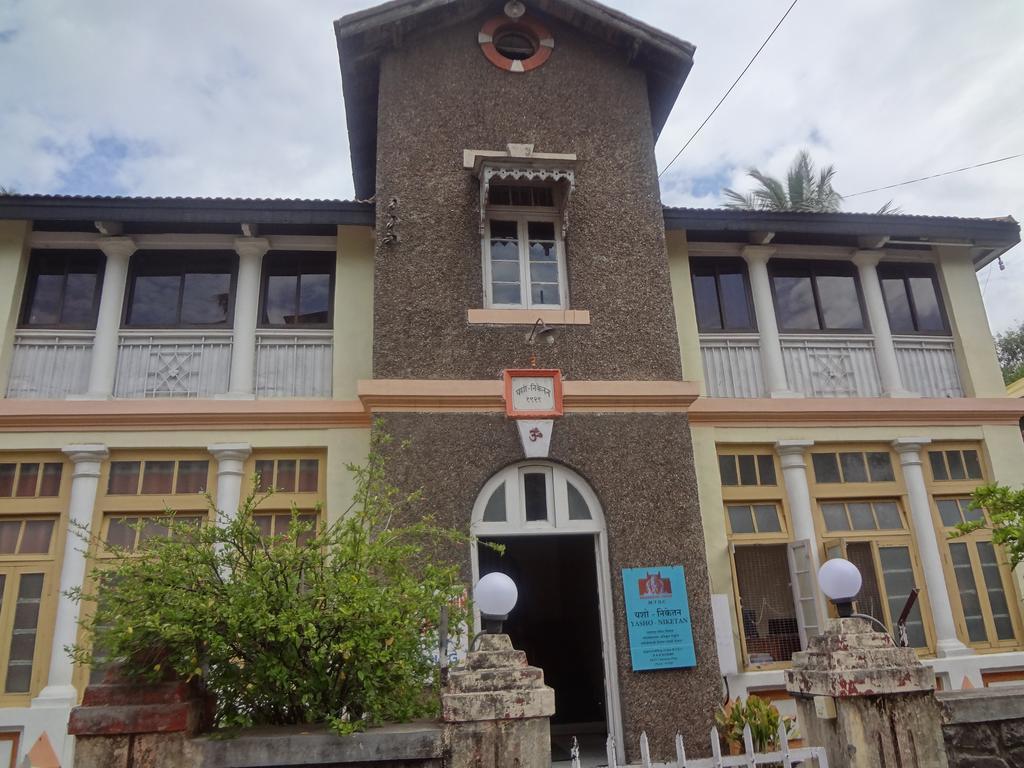 Hotel Rajmandir Pune Exterior photo