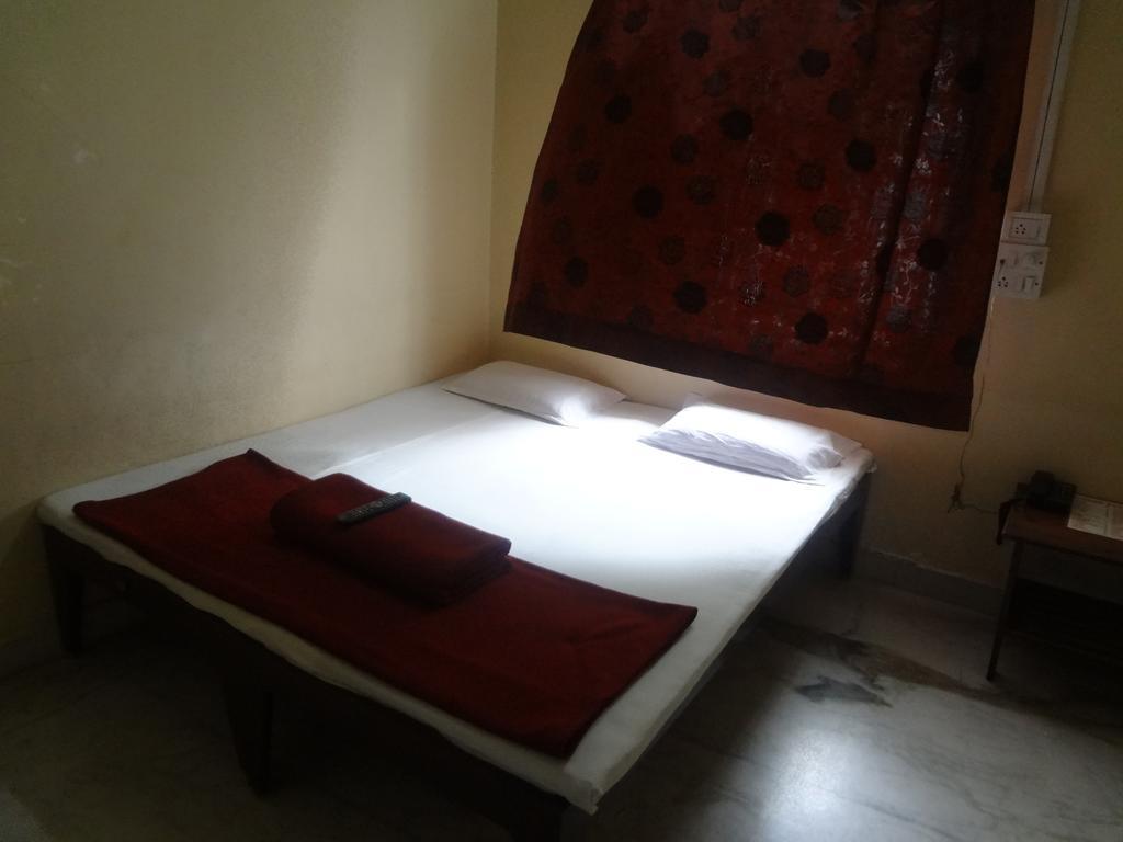 Hotel Rajmandir Pune Room photo